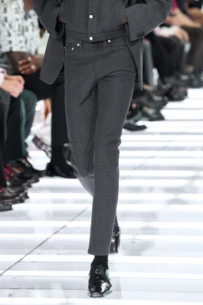Look 80